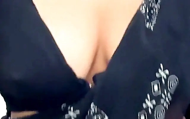 Big dick landlord fucks slutty horny tenants wife for house rent 001