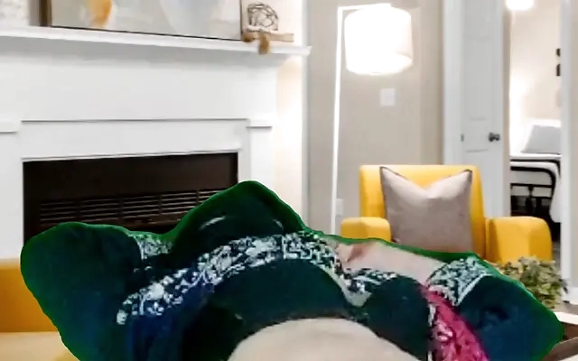novinha peituda acordou indo leitinho e ficou toda gozada