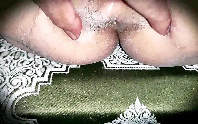 Rapidinha no sof&aacute; da sala com a nega gr&aacute;vida Bruna Black. (Assista completo sheer e Xvideo/red)