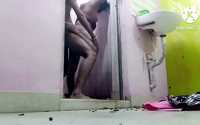 Surub&atilde;o de leve com essas gostosas, que n&atilde;o deixaram pau sobrando e levaram muita porra no final