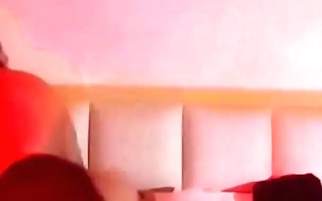 Loira rabuda dando pro massagista