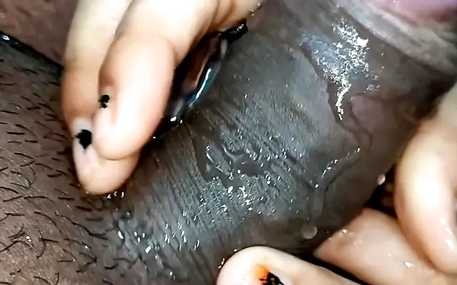 Esposa hotwife tem seu primeiro squirt na rola grande e grossa do neg&atilde;o dotado - E o corno diz que nunca fez sua mulher gozar na pica