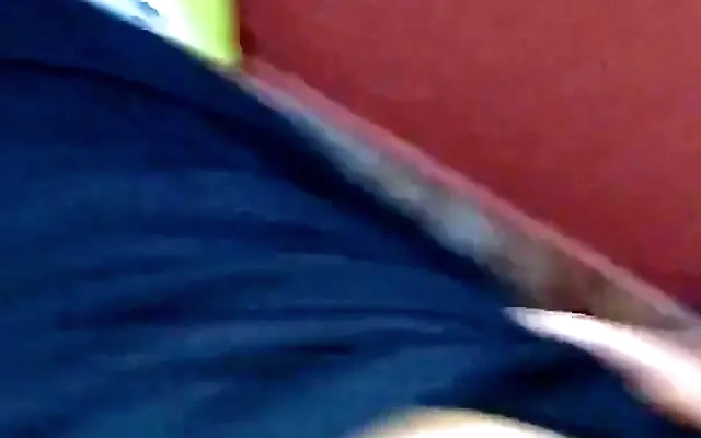 Hijastros Enga&ntilde;an a su Madrastra Con el Juego de los Ojos Vendados