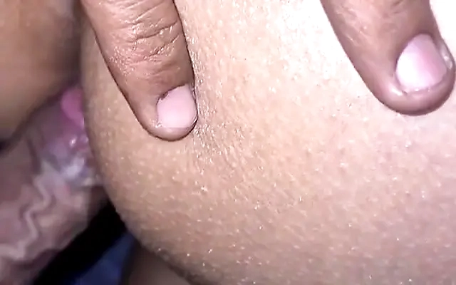 パート2【大量ぶっかけ&times;大量潮吹き！3Pで入り乱れ汁だくSEXに溺れる巨乳JD】ベッドがお釈迦になるくらいの大量ハメ潮アクメ連発！中出しくらいじゃ満足できない！？