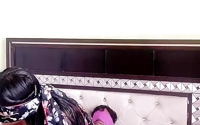 Super sexy photographer seduces her muscular model to fuck with him
