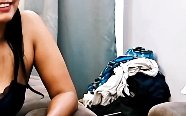Visito a la SOBRINA de mi esposa en su cuarto y AS&Iacute; de F&Aacute;CIL la agarro acostadita en su Cama