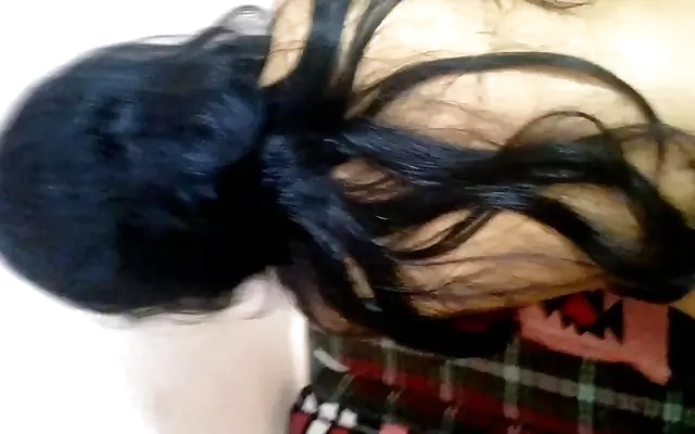 Teens Virgen - Compa&ntilde;era de casa cachonda con hermosas tetas grandes le hace una broma a una mamada de polla a su compa&ntilde;ero de casa y termina su co&ntilde;o full de semen por el culo floreado de polla