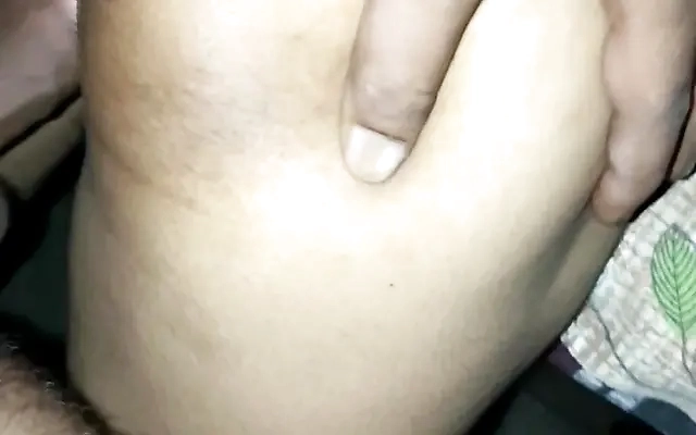 Hijastra se pone cachonda por los azotes de su Padrastro