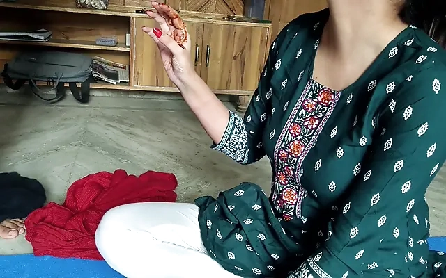 मराठी देसी आंटी के साथ ऑडियो के साथ हेडफोन यूज करे