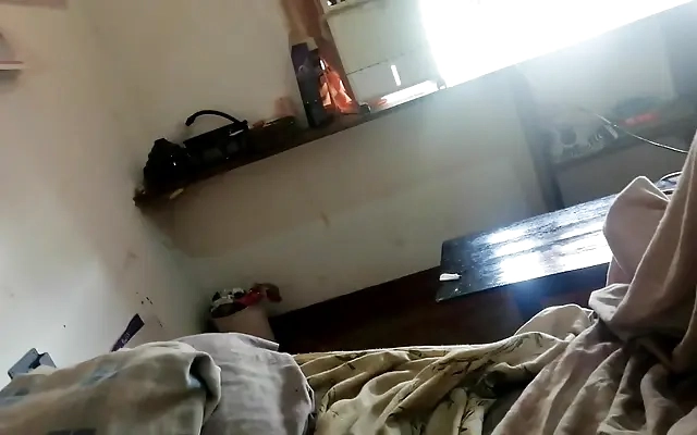 le follo el co&ntilde;o de la novia de mi hijastro mietra esta sola en casa