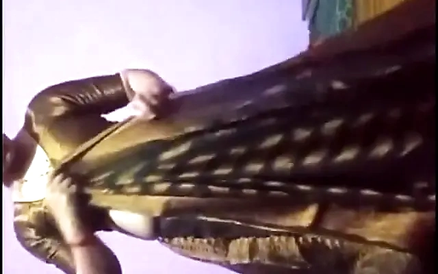 La suerte de este sobrino al tener una tia culona y enferma sexual