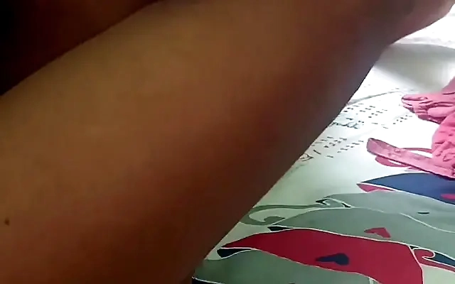 chica se deja follar y le llenan el co&ntilde;o de leche fuerte follada