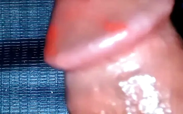 Le digo al cachondo de mi hermanastro que me ayude tomandome unas fotos desnuda y el se exita y me folla con su enorme y sabrosas polla. (Parte1)