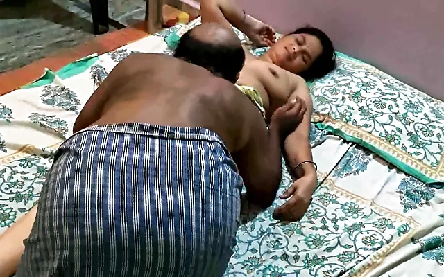 Desi Indian girl soft pussy fucking Creampie