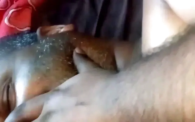 (PORNO CASERO) Cu&ntilde;ada se deja grabar orinando en el rio, la lleno de leche su carita de putita joven -PORNO EN ESPA&Ntilde;OL-
