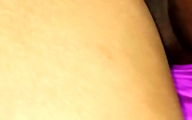 Le tengo muchas ganas al domiciliario llego a un acuerdo de pago y termina follandome el co&ntilde;o PARTE 2