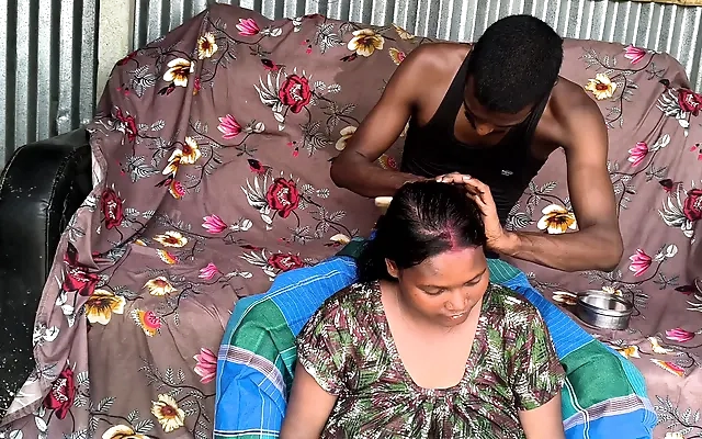 Mi culona madrastra se hace pasar por mi novia y yo me aprovecho para follarla duro.