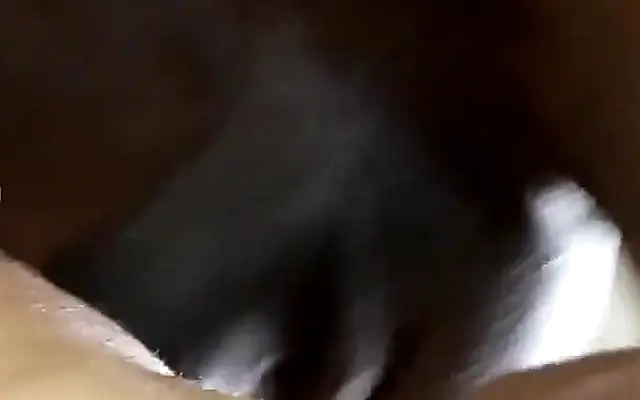 Busco a mi hermanastra para follar mientras no hay nadie mas en la casa