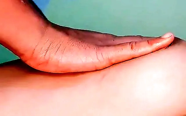 &iexcl;Por aburrimiento, tuve relaciones sexuales con mi hijastro! &iexcl;El gilipollas grabo mientras me follaba!