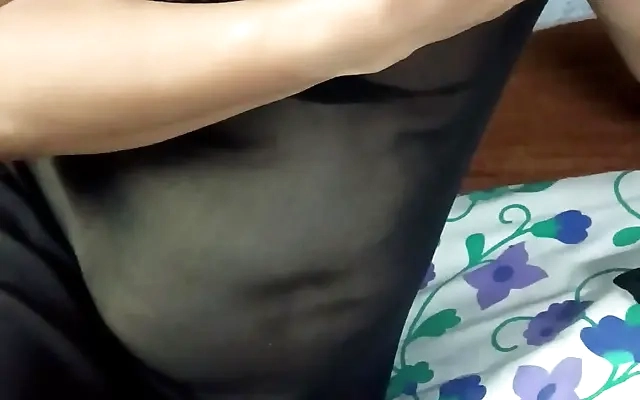 ENCUENTRO A MI MADRASTRA MASTURB&Aacute;NDOSE Y ME LA FOLLO-PORNO EN ESPA&Ntilde;OL-1 PARTE