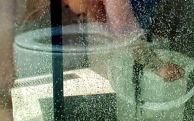 Jefa Milf t&eacute;tona folla con su empleado en la oficina