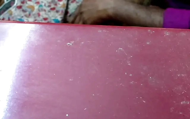 Pam, une grosse coquine qui ne s'arr&ecirc;te pas de mouiller