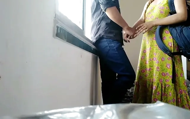 Mi hermanastra me ayuda con mi erecci&oacute;n