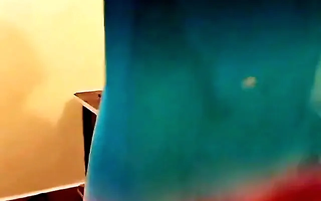 Madura tetona y co&ntilde;o peludo se coge a un chico en la ducha: &mdash; !Mi hijastro me ayud&oacute; a ba&ntilde;arme con final feliz!