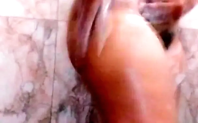Malkin Ne Ghar Ki Nokar Bunti Ke Sath Kiya Khud ka Chudai HardCore Sex Video