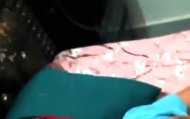 Step-grandmother who pushes down and attacks her second son who wakes up - Free2