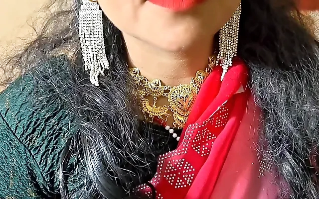Juicy Indian Housewife With Her Ex Boyfriend Fucked Hard In Hotel